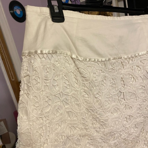 White lace skirt - Picture 5 of 6